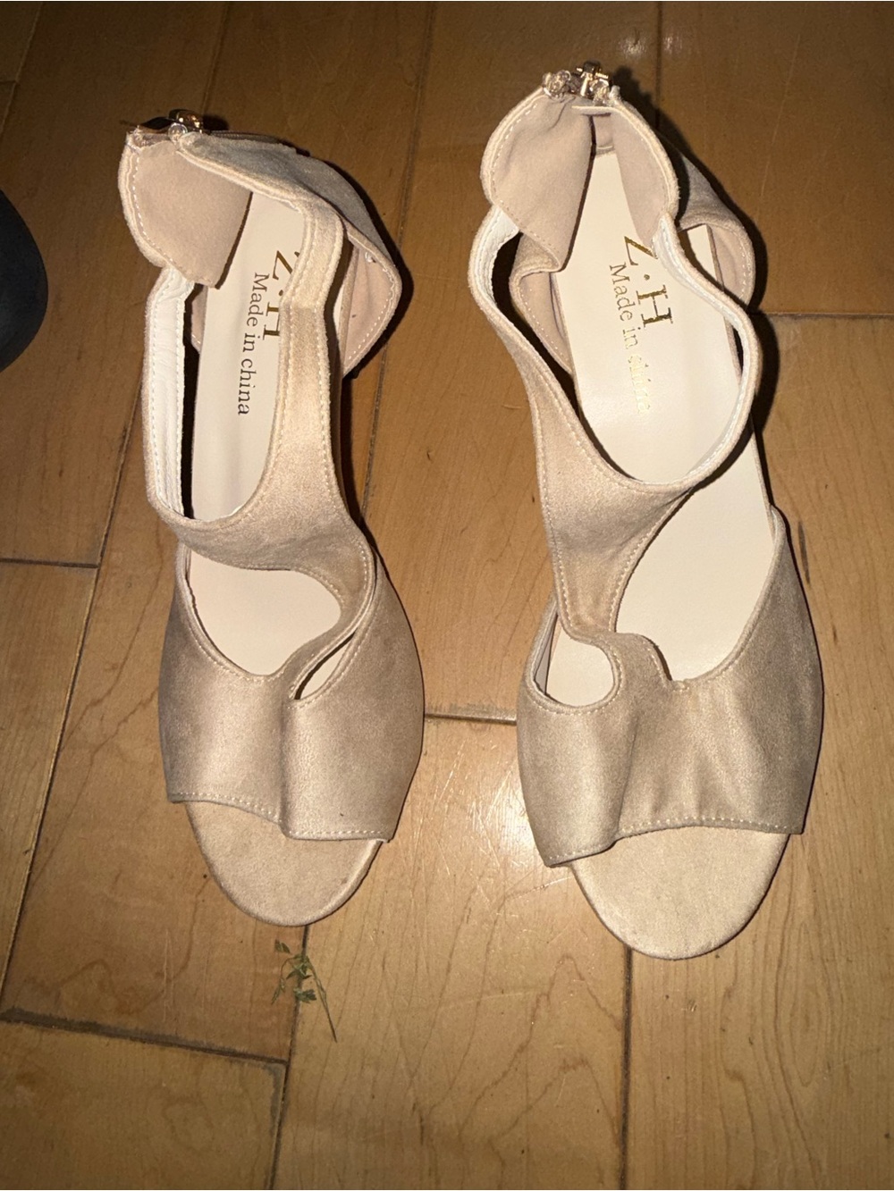 Women’s Open-Toe Ankle Strap Sandals in Beige women’s size 11-12